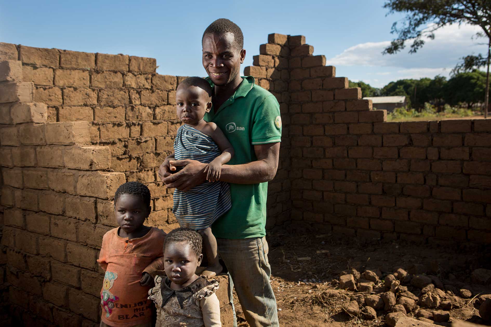 A smallholder family in Mozambique. Photo: Allison Shelley