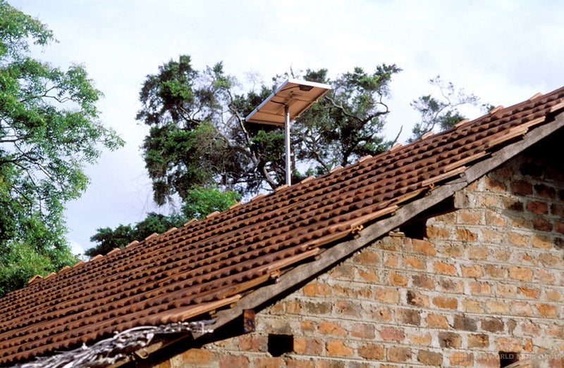 Solar panel on residential rooftop in Sri Lanka. Photo: Dominic Sansoni / World Bank