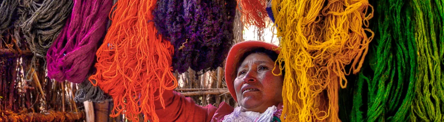Woman dying woolens, Peru. Photo by Peter Jacobson, 2016 CGAP Photo Contest